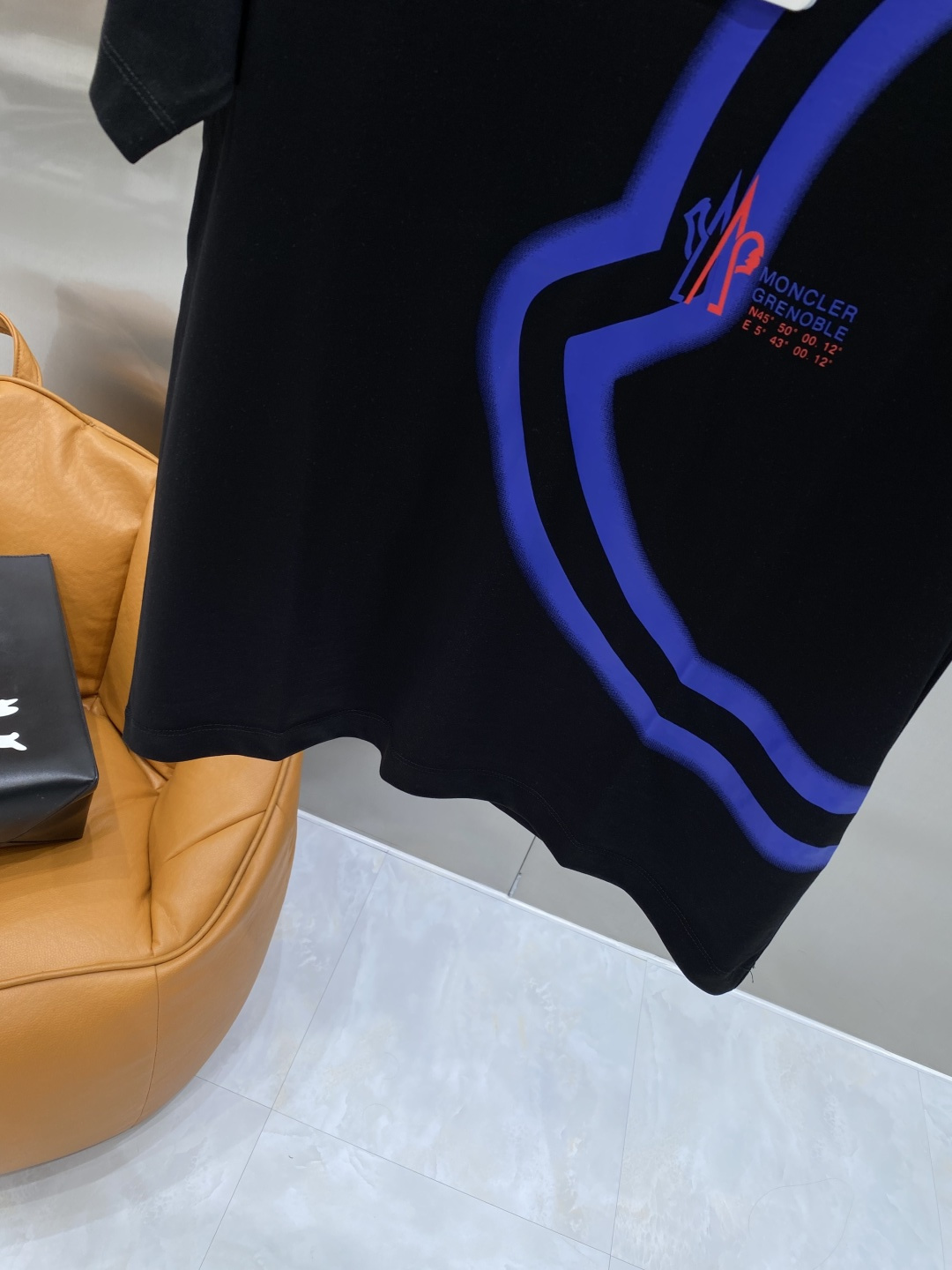 《𝙉𝙚𝙬🖤❤️蒙家》2026SS最新款春夏短袖T恤，丝光棉 帅气时尚，胸口顶级图案字母，简约百搭款。面料