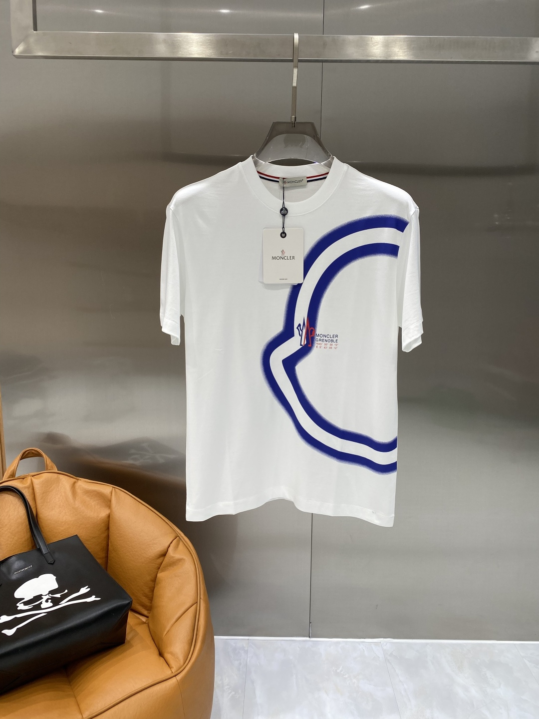 《𝙉𝙚𝙬🖤❤️蒙家》2026SS最新款春夏短袖T恤，丝光棉 帅气时尚，胸口顶级图案字母，简约百搭款。面料