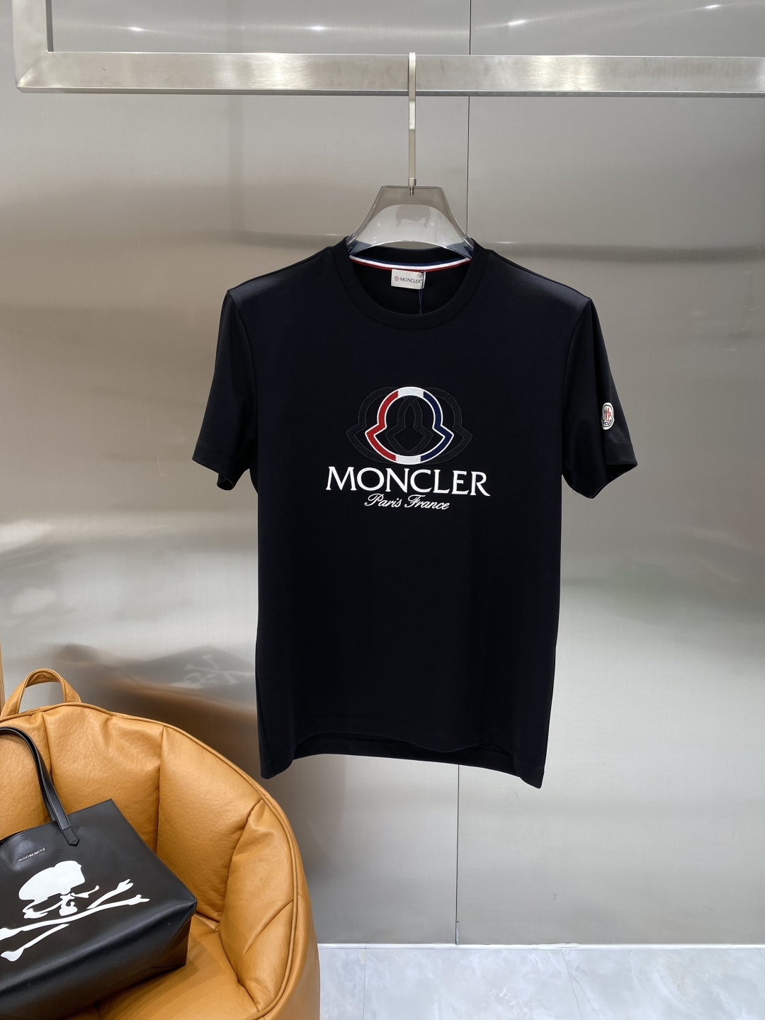 《𝙉𝙚𝙬🖤❤️蒙家》2026SS最新款春夏短袖T恤，丝光棉 帅气时尚，胸口顶级图案字母，简约百搭款。面料