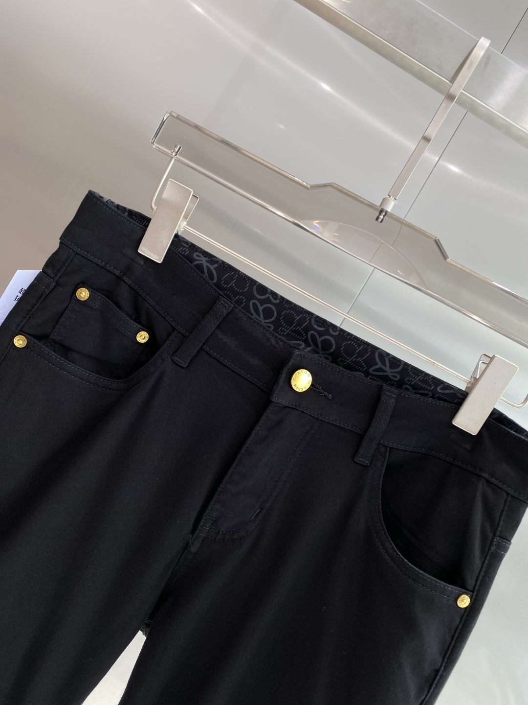 《𝙉𝙚𝙬🖤❤️罗家》2026春款爆款新品 有售 实体店极品牛仔裤 原版好货，市场最高版本的欧洲进口面料。