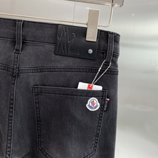 《𝙉𝙚𝙬🖤❤️蒙家》2026最新品牛仔裤 专柜热销款 品味与价值共享 身穿着非常舒适 低调不失奢华 穿出 《𝙉𝙚𝙬🖤❤️蒙家》2026最新品牛仔裤 专柜热销款 品味与价值共享 身穿着非常舒适 低调不失奢华 穿出