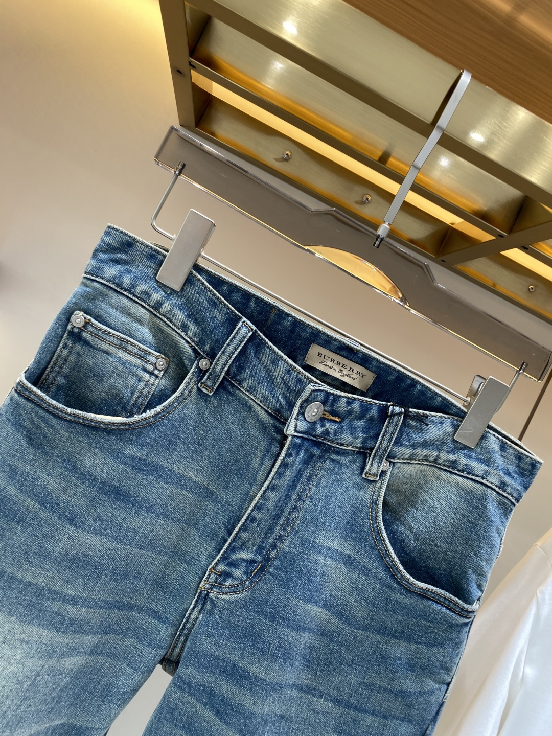 《𝙉𝙚𝙬🖤❤️巴家》2026春款重工水洗休闲牛仔裤，进口原版水洗弹力面料，舒适有弹性，独特设计，版型超正