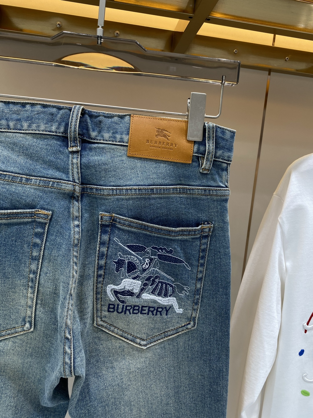 《𝙉𝙚𝙬🖤❤️巴家》2026春款重工水洗休闲牛仔裤，进口原版水洗弹力面料，舒适有弹性，独特设计，版型超正