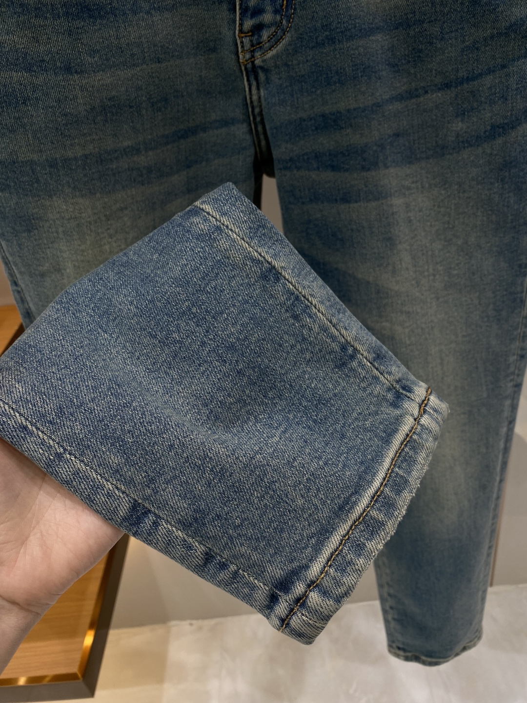 《𝙉𝙚𝙬🖤❤️巴家》2026春款重工水洗休闲牛仔裤，进口原版水洗弹力面料，舒适有弹性，独特设计，版型超正