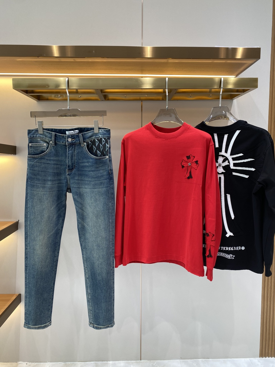 《𝙉𝙚𝙬🖤❤️迪家》2026春款 牛仔 超级有范儿的一款牛仔裤，定制原版水洗牛仔面料，独特设计，顶级工艺