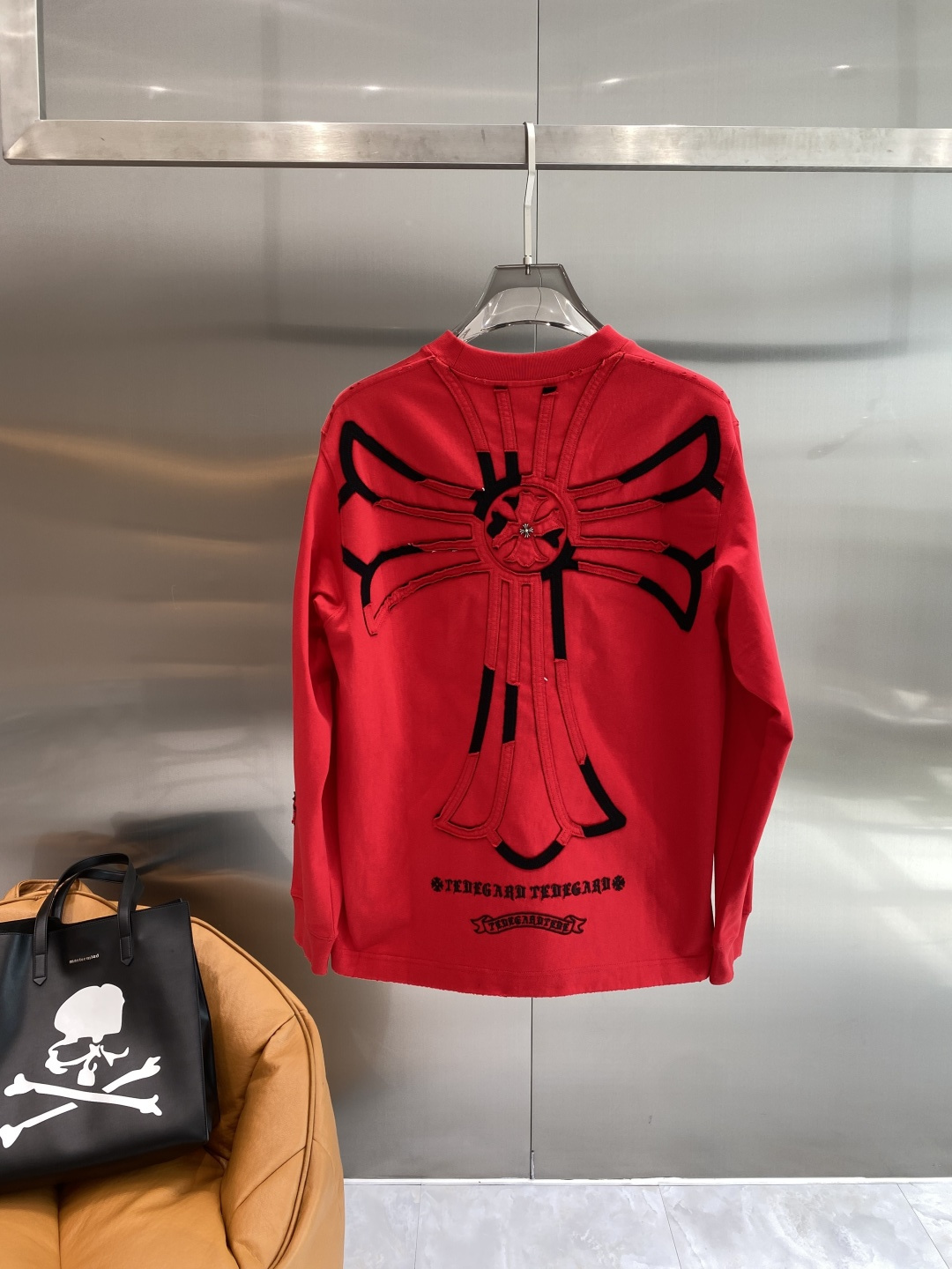 《𝙉𝙚𝙬🖤❤️克家》2026专柜新款 时尚休闲打底衫长袖T恤，精选进口高密度双面拉架棉面料，精致原版lo
