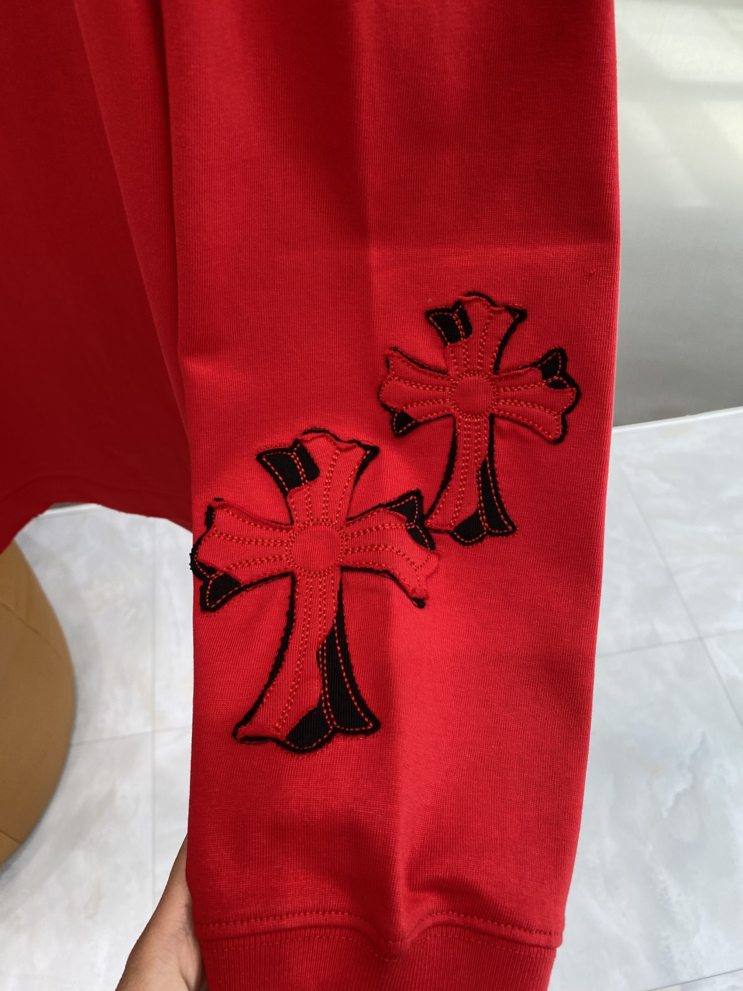 《𝙉𝙚𝙬🖤❤️克家》2026专柜新款 时尚休闲打底衫长袖T恤，精选进口高密度双面拉架棉面料，精致原版lo