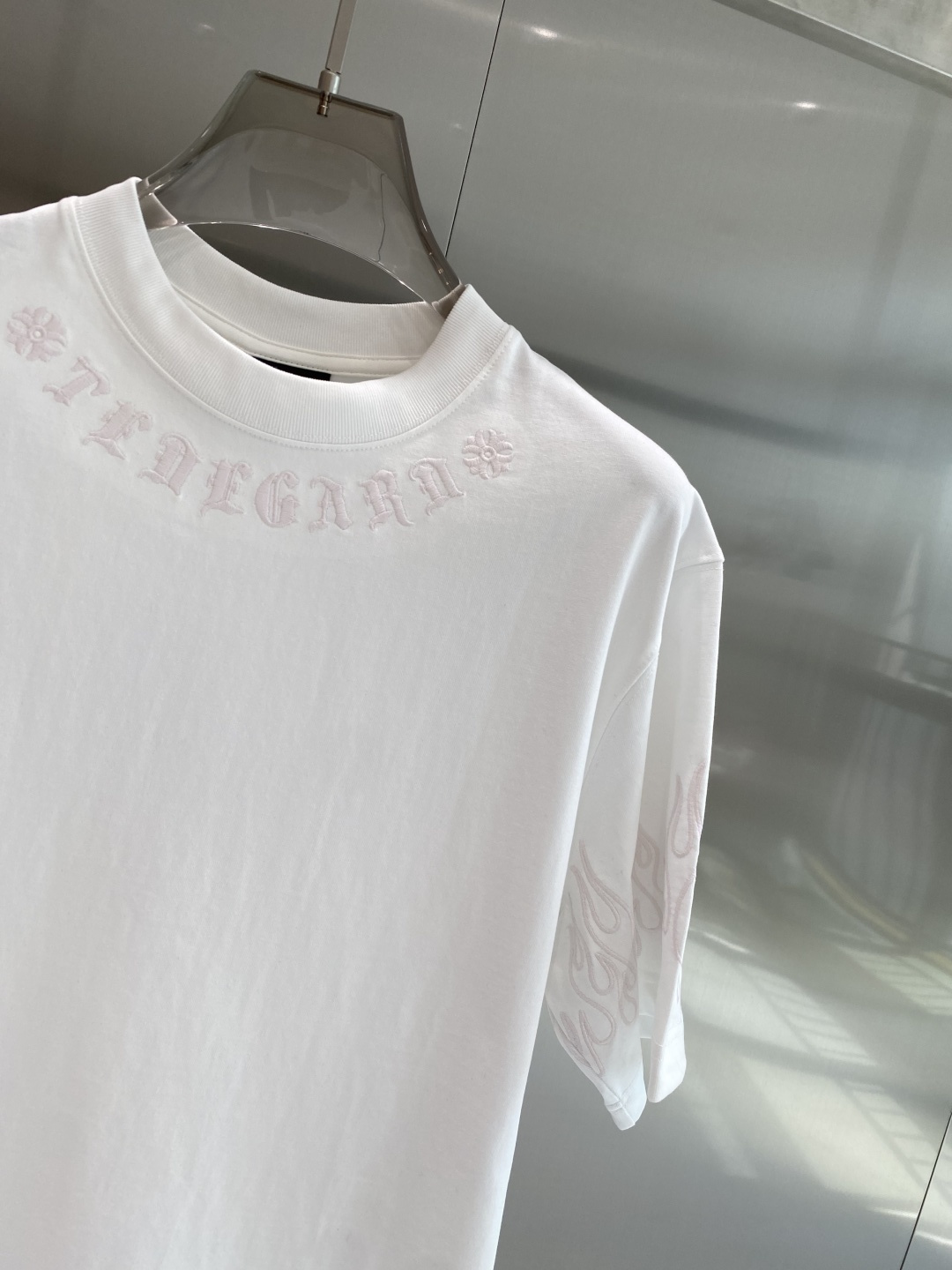 《𝙉𝙚𝙬🖤❤️克家》2026ss新工艺logo高品质纯棉质阔版圆领男士短袖T恤，新季新推系列将标识巧妙融