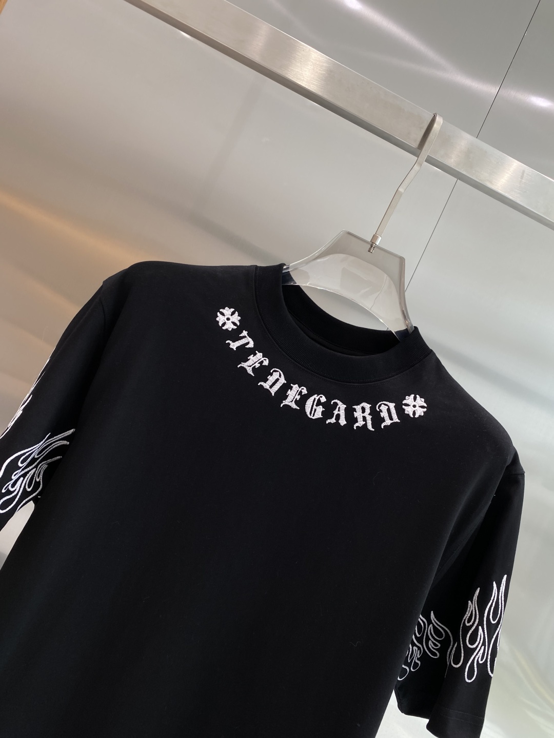 《𝙉𝙚𝙬🖤❤️克家》2026ss新工艺logo高品质纯棉质阔版圆领男士短袖T恤，新季新推系列将标识巧妙融