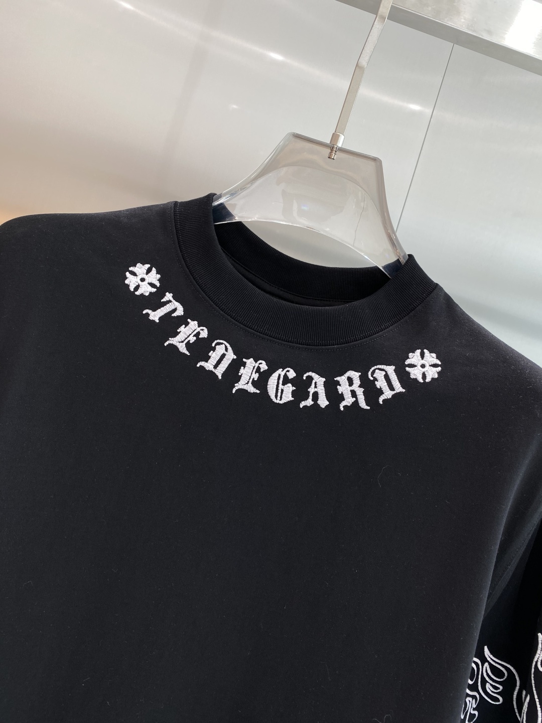 《𝙉𝙚𝙬🖤❤️克家》2026ss新工艺logo高品质纯棉质阔版圆领男士短袖T恤，新季新推系列将标识巧妙融