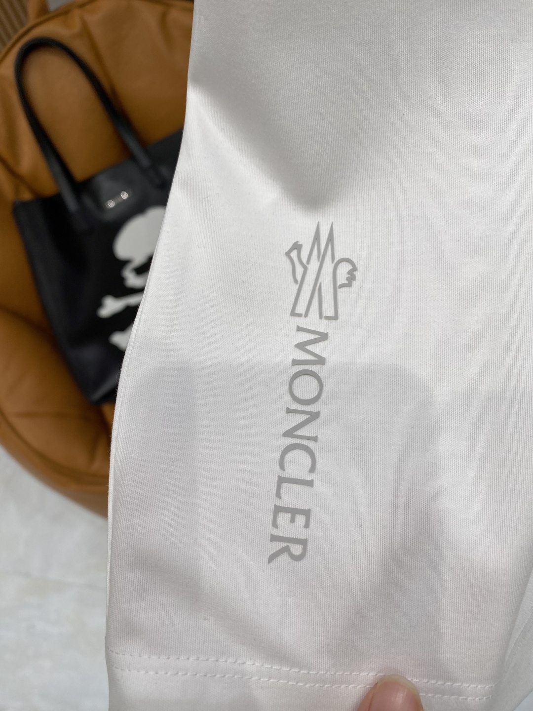 《𝙉𝙚𝙬🖤❤️蒙家》2026SS最新款春夏短袖T恤，丝光棉 帅气时尚，胸口顶级图案字母，简约百搭款。面料