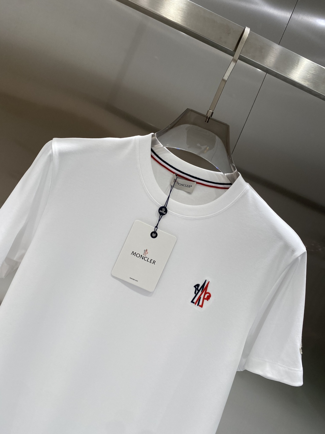 《𝙉𝙚𝙬🖤❤️蒙家》2026SS最新款春夏短袖T恤，丝光棉 帅气时尚，胸口顶级图案字母，简约百搭款。面料