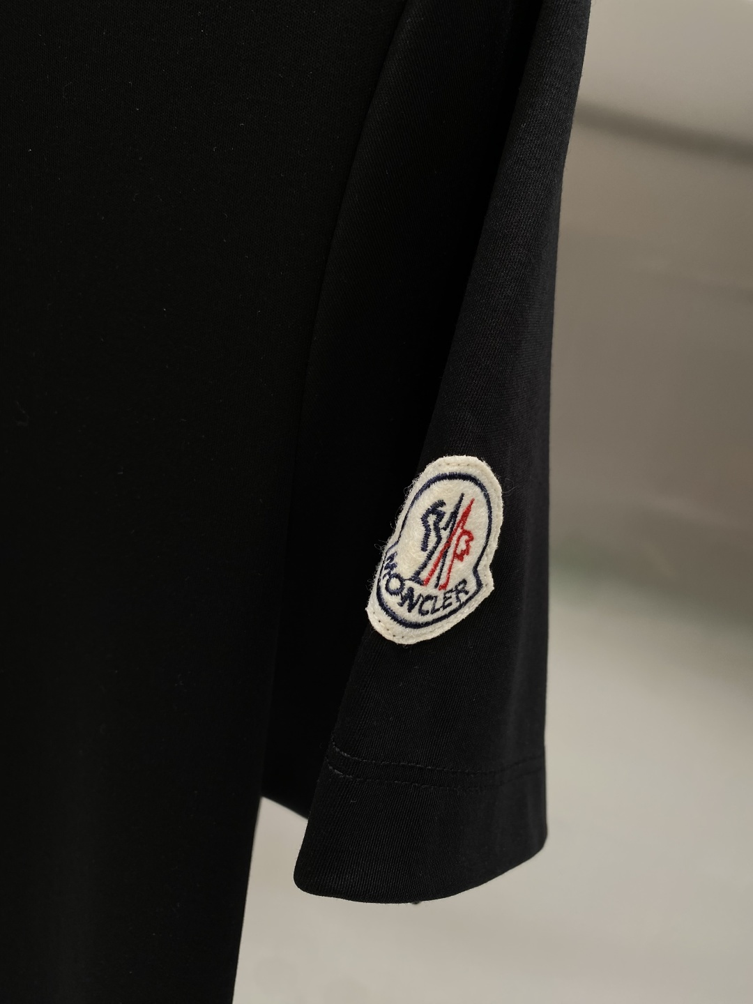 《𝙉𝙚𝙬🖤❤️蒙家》2026SS最新款春夏短袖T恤，丝光棉 帅气时尚，胸口顶级图案字母，简约百搭款。面料