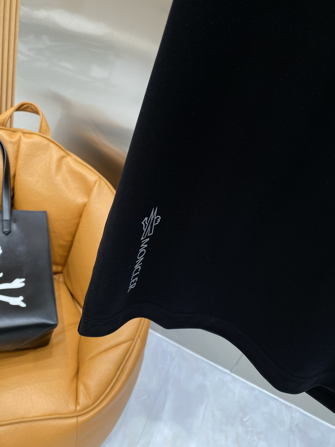 《𝙉𝙚𝙬🖤❤️蒙家》2026SS最新款春夏短袖T恤，丝光棉 帅气时尚，胸口顶级图案字母，简约百搭款。面料