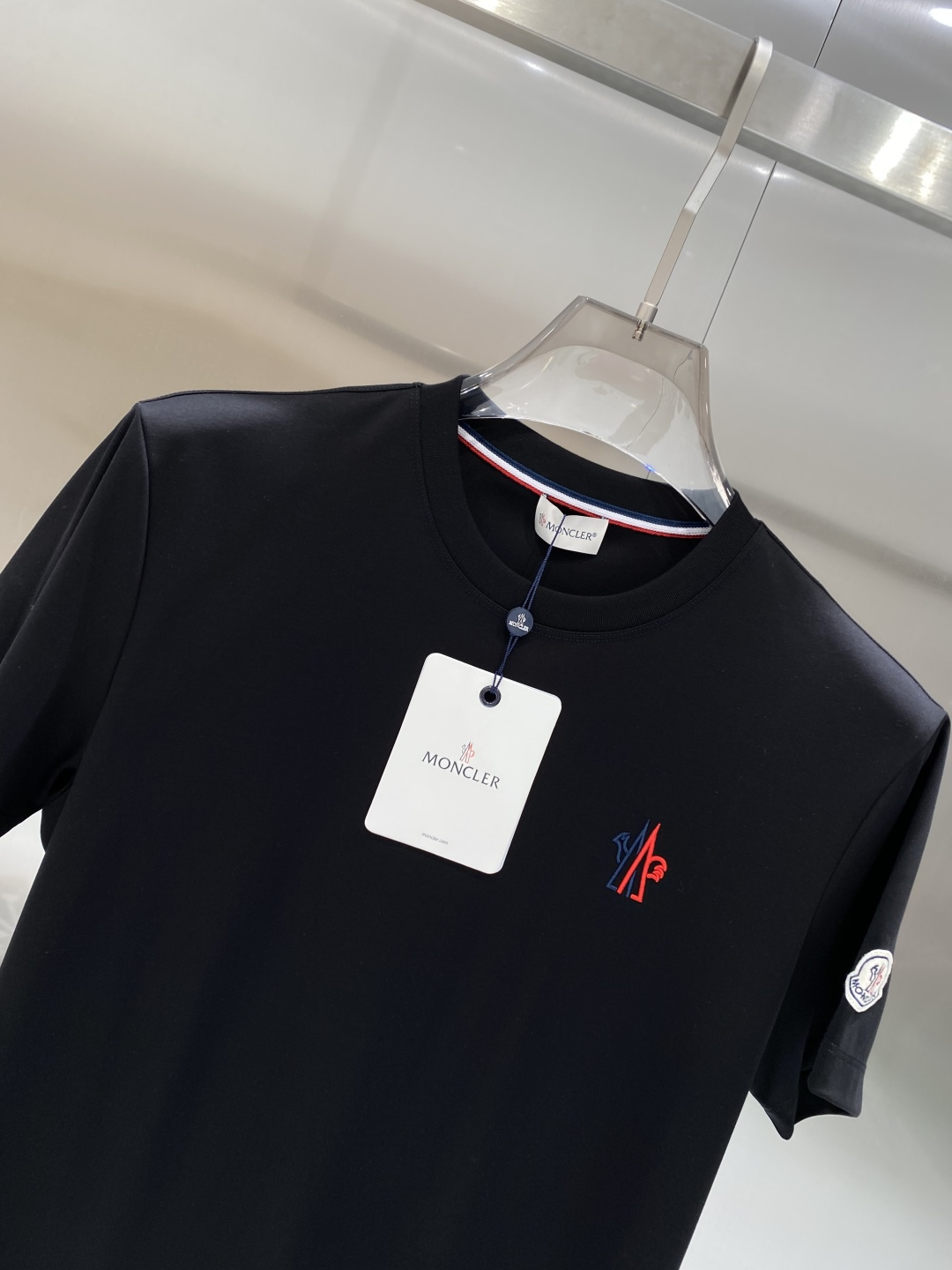 《𝙉𝙚𝙬🖤❤️蒙家》2026SS最新款春夏短袖T恤，丝光棉 帅气时尚，胸口顶级图案字母，简约百搭款。面料