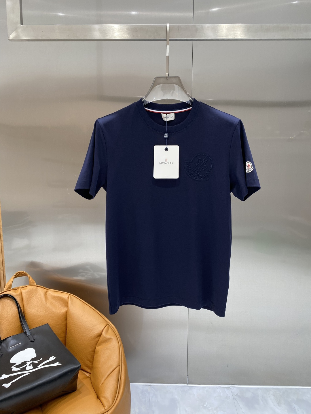 《𝙉𝙚𝙬🖤❤️蒙家》2026SS最新款春夏短袖T恤，丝光棉 帅气时尚，胸口顶级图案字母，简约百搭款。面料