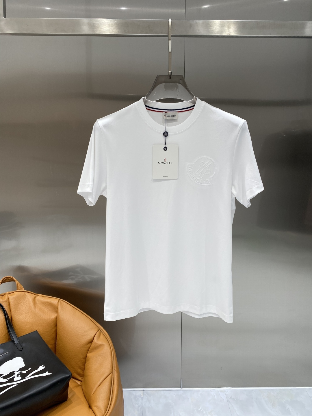 《𝙉𝙚𝙬🖤❤️蒙家》2026SS最新款春夏短袖T恤，丝光棉 帅气时尚，胸口顶级图案字母，简约百搭款。面料