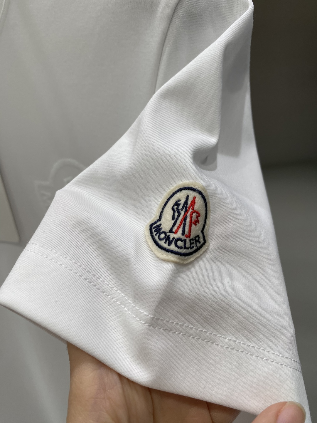 《𝙉𝙚𝙬🖤❤️蒙家》2026SS最新款春夏短袖T恤，丝光棉 帅气时尚，胸口顶级图案字母，简约百搭款。面料