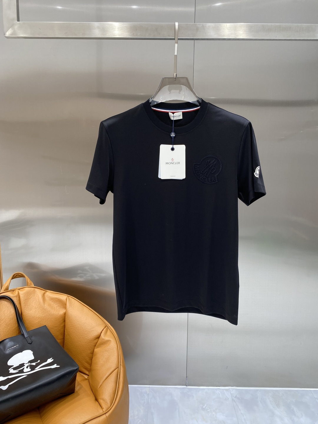 《𝙉𝙚𝙬🖤❤️蒙家》2026SS最新款春夏短袖T恤，丝光棉 帅气时尚，胸口顶级图案字母，简约百搭款。面料