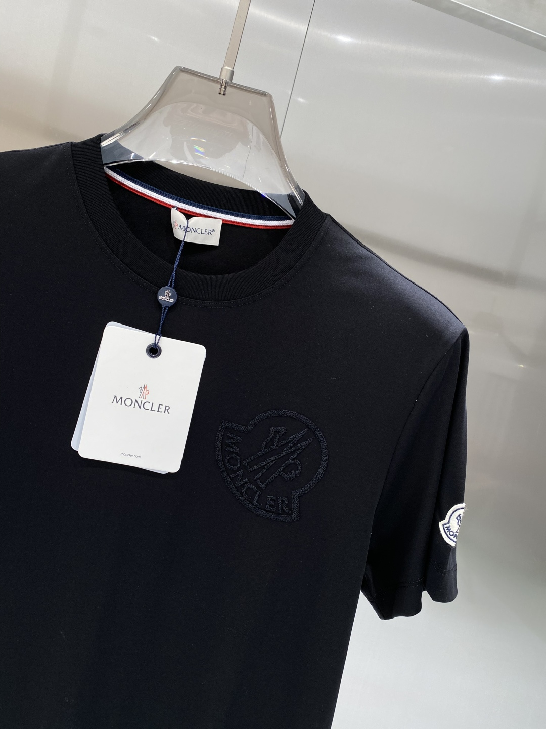 《𝙉𝙚𝙬🖤❤️蒙家》2026SS最新款春夏短袖T恤，丝光棉 帅气时尚，胸口顶级图案字母，简约百搭款。面料