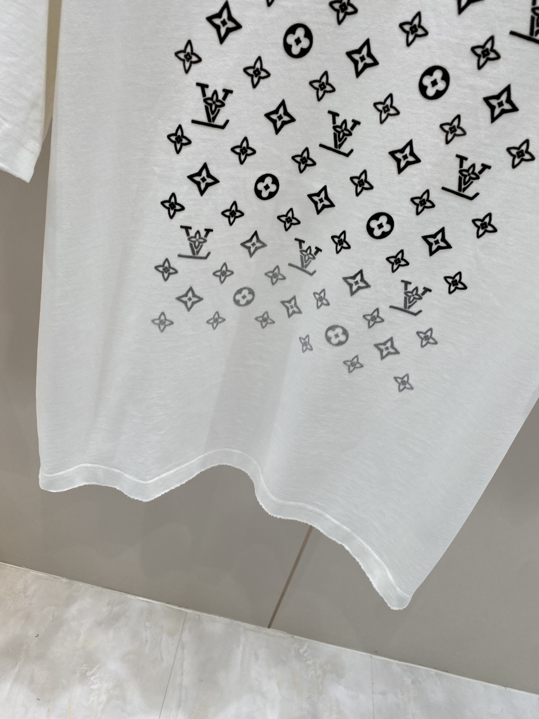 《𝙉𝙚𝙬🖤❤️驴家》2026ss新工艺logo高品质纯棉质阔版圆领男士短袖T恤，新季新推系列将标识巧妙融