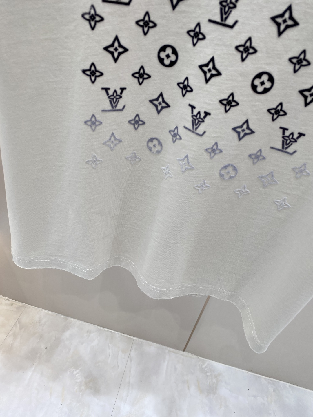 《𝙉𝙚𝙬🖤❤️驴家》2026ss新工艺logo高品质纯棉质阔版圆领男士短袖T恤，新季新推系列将标识巧妙融