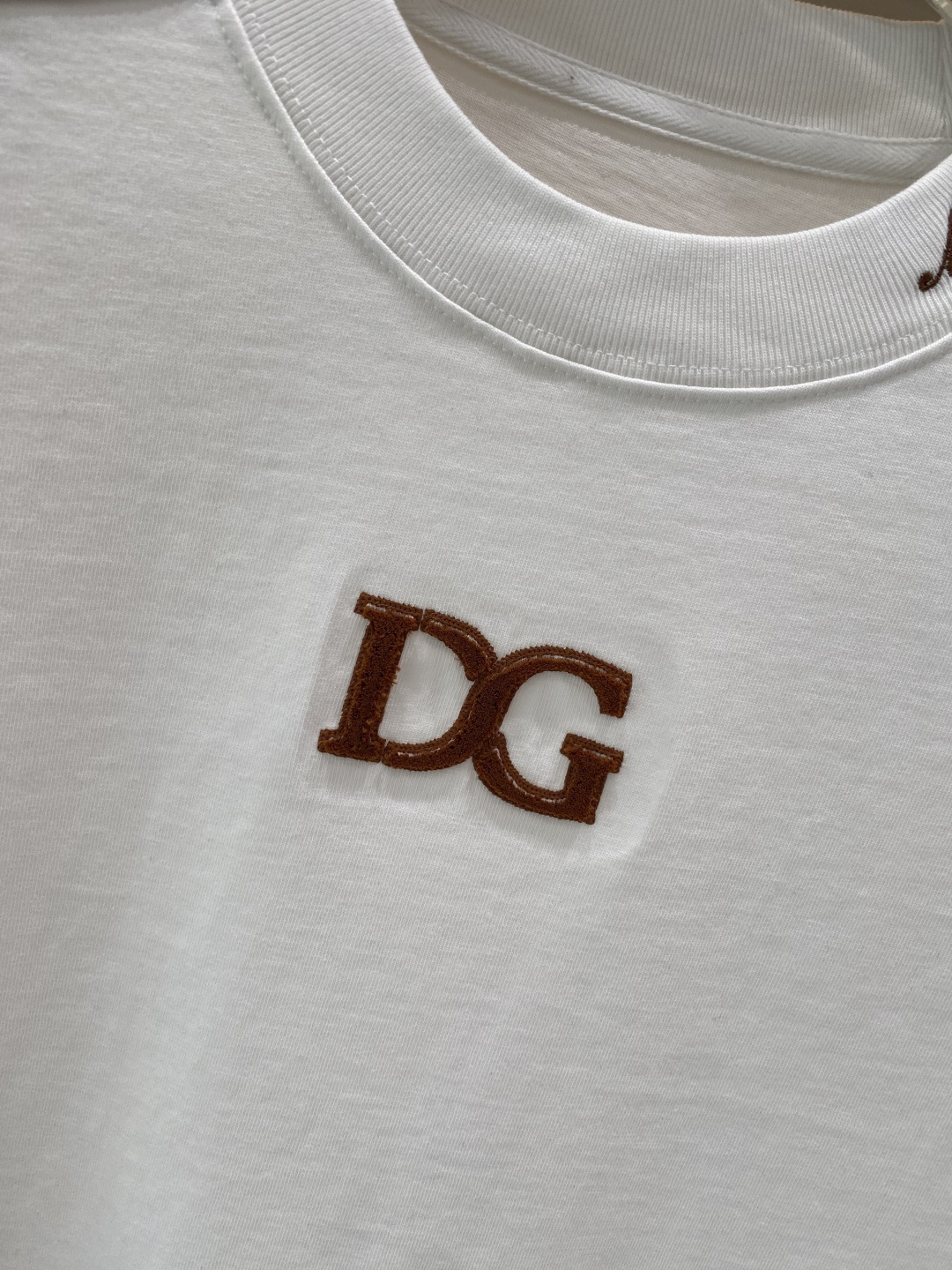 《𝙉𝙚𝙬🖤❤️DG家》2026ss新工艺logo高品质纯棉质阔版圆领男士短袖T恤，新季新推系列将标识巧妙