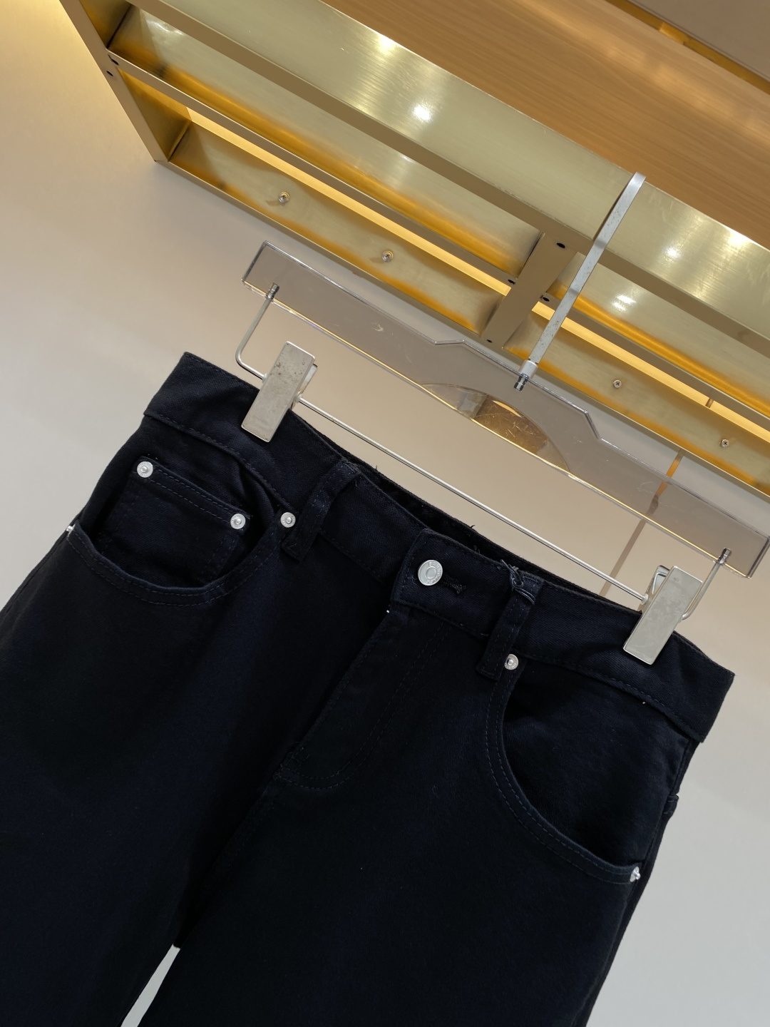 《𝙉𝙚𝙬🖤❤️巴黎家》2026最新品牛仔裤 专柜热销款 品味与价值共享 身穿着非常舒适 低调不失奢华 穿