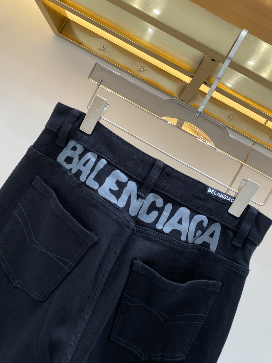 《𝙉𝙚𝙬🖤❤️巴黎家》2026最新品牛仔裤 专柜热销款 品味与价值共享 身穿着非常舒适 低调不失奢华 穿