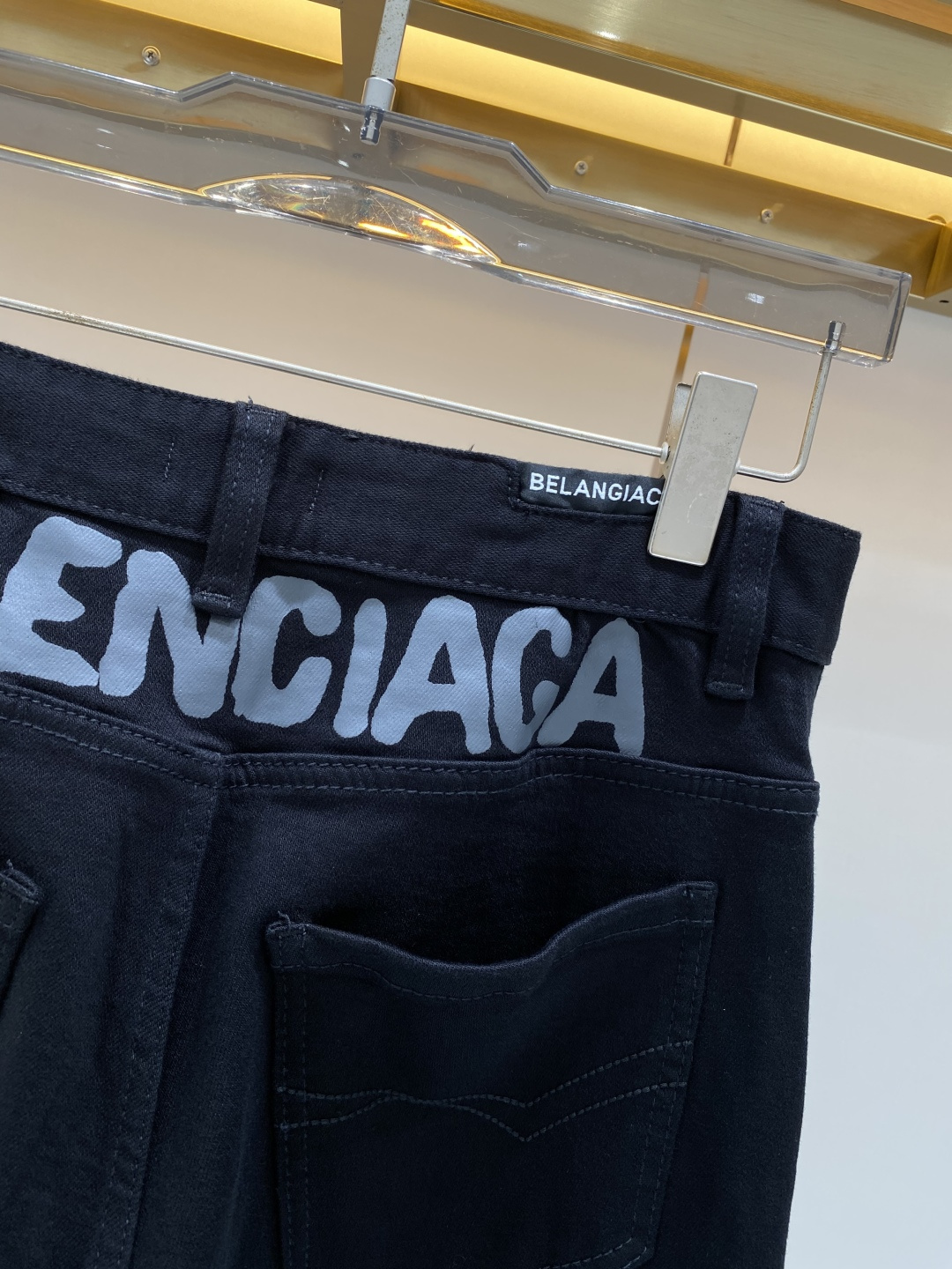 《𝙉𝙚𝙬🖤❤️巴黎家》2026最新品牛仔裤 专柜热销款 品味与价值共享 身穿着非常舒适 低调不失奢华 穿