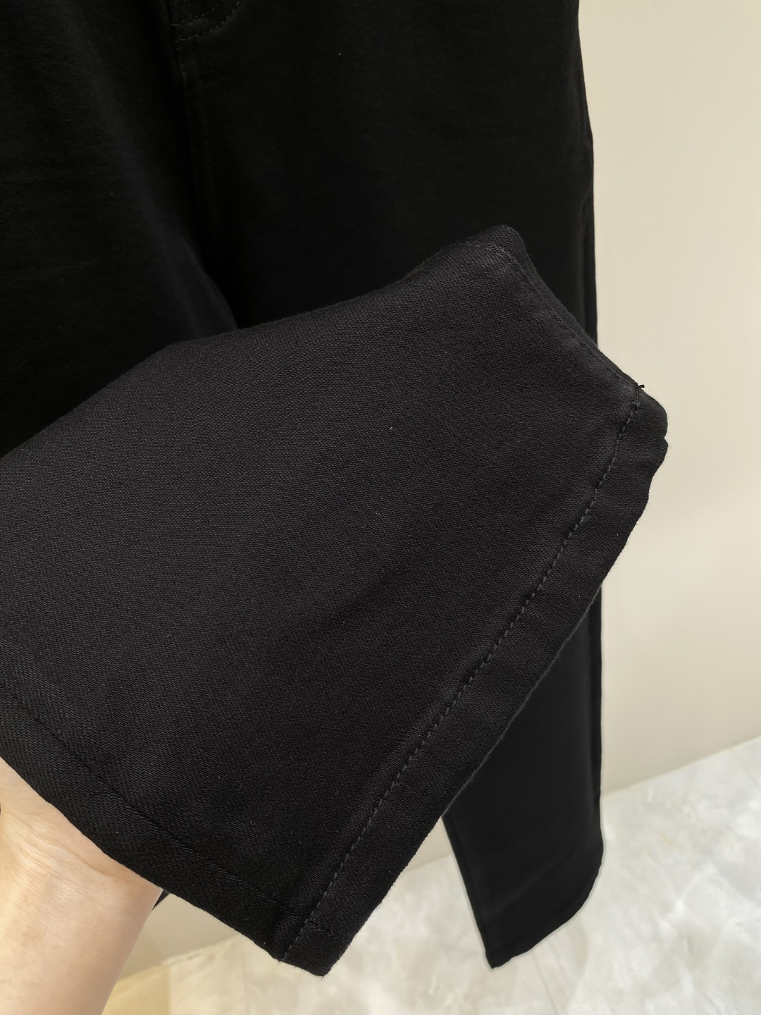 《𝙉𝙚𝙬🖤❤️巴黎家》2026最新品牛仔裤 专柜热销款 品味与价值共享 身穿着非常舒适 低调不失奢华 穿