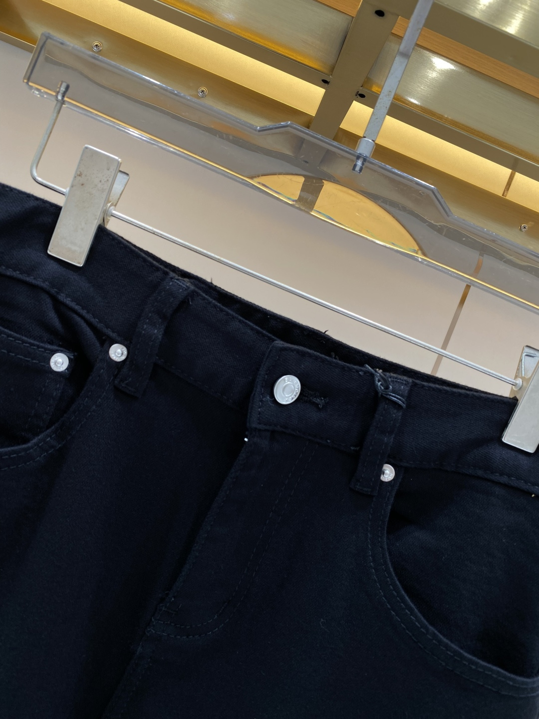 《𝙉𝙚𝙬🖤❤️巴黎家》2026最新品牛仔裤 专柜热销款 品味与价值共享 身穿着非常舒适 低调不失奢华 穿