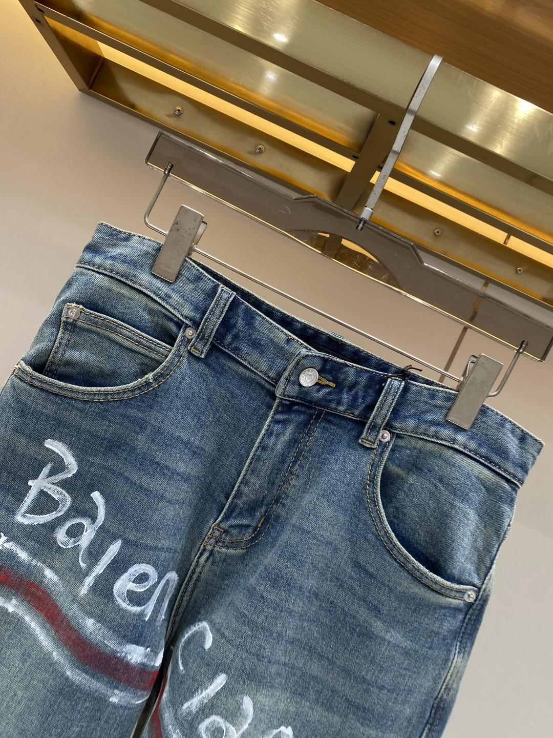 《𝙉𝙚𝙬🖤❤️巴黎家》2026最新品牛仔裤 专柜热销款 品味与价值共享 身穿着非常舒适 低调不失奢华 穿