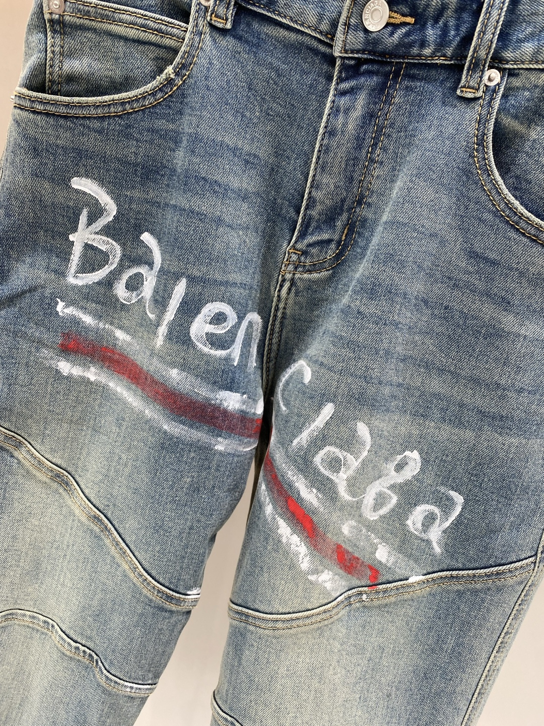 《𝙉𝙚𝙬🖤❤️巴黎家》2026最新品牛仔裤 专柜热销款 品味与价值共享 身穿着非常舒适 低调不失奢华 穿