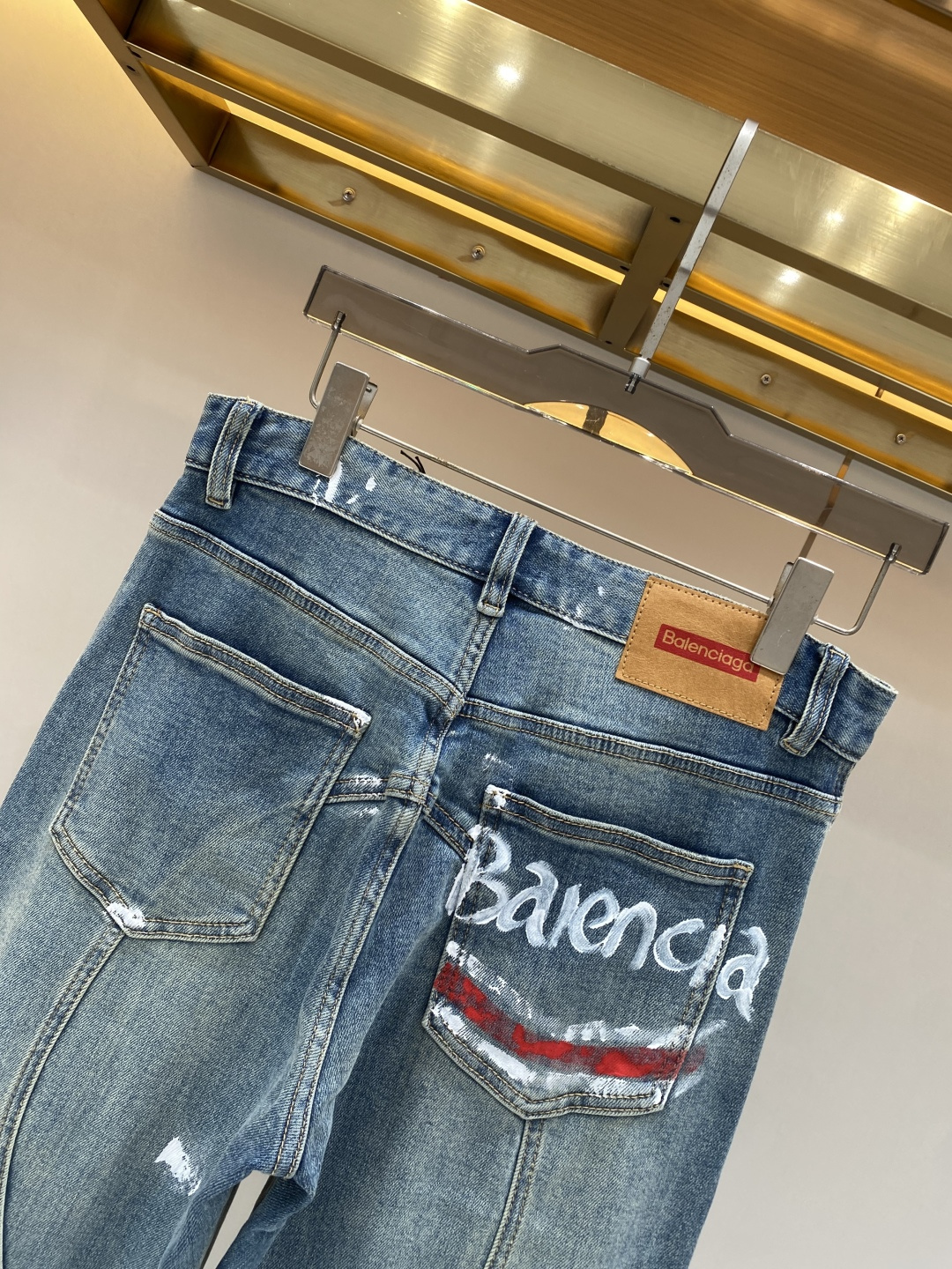 《𝙉𝙚𝙬🖤❤️巴黎家》2026最新品牛仔裤 专柜热销款 品味与价值共享 身穿着非常舒适 低调不失奢华 穿