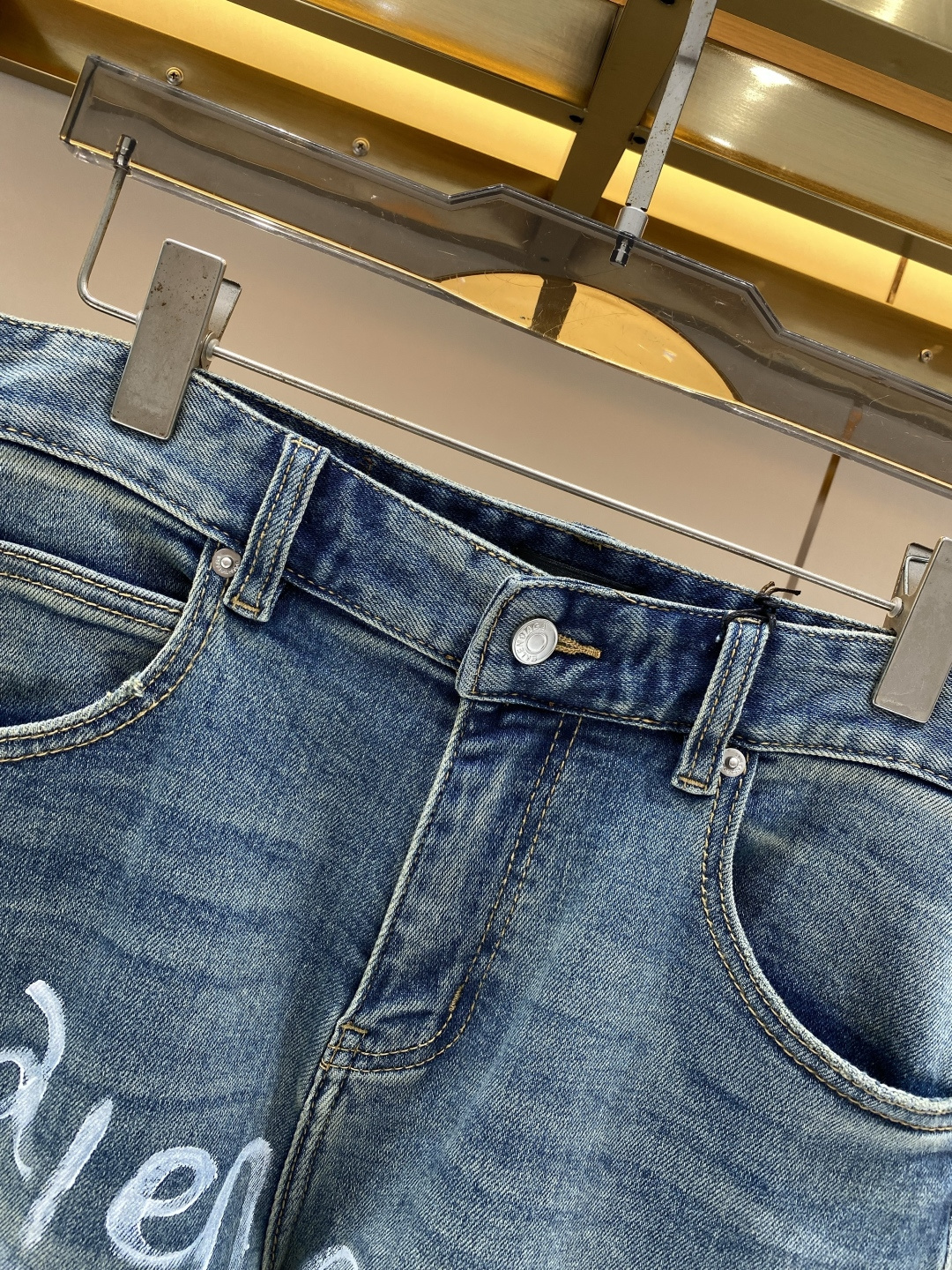 《𝙉𝙚𝙬🖤❤️巴黎家》2026最新品牛仔裤 专柜热销款 品味与价值共享 身穿着非常舒适 低调不失奢华 穿