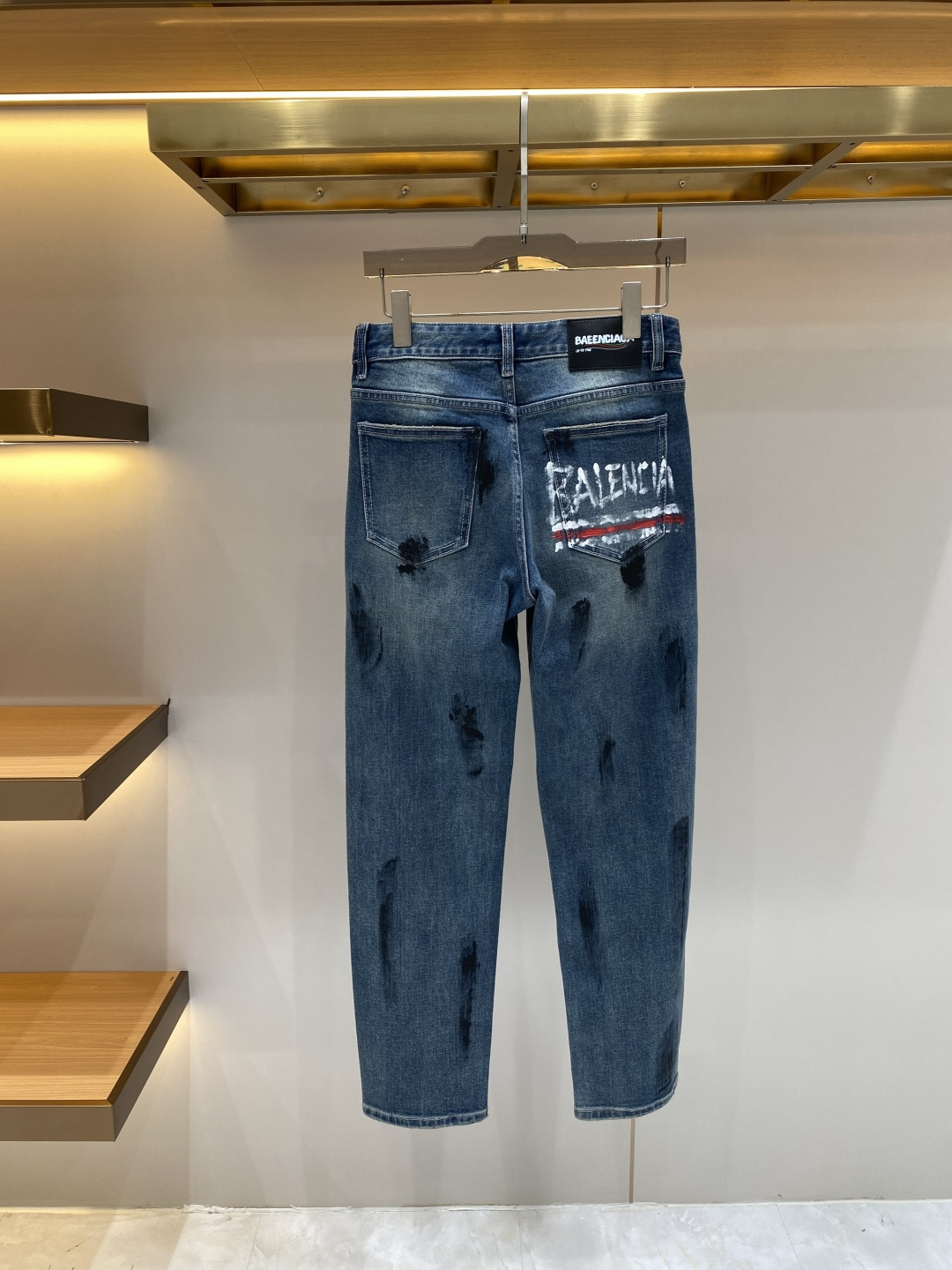 《𝙉𝙚𝙬🖤❤️巴黎家》2026最新品牛仔裤 专柜热销款 品味与价值共享 身穿着非常舒适 低调不失奢华 穿