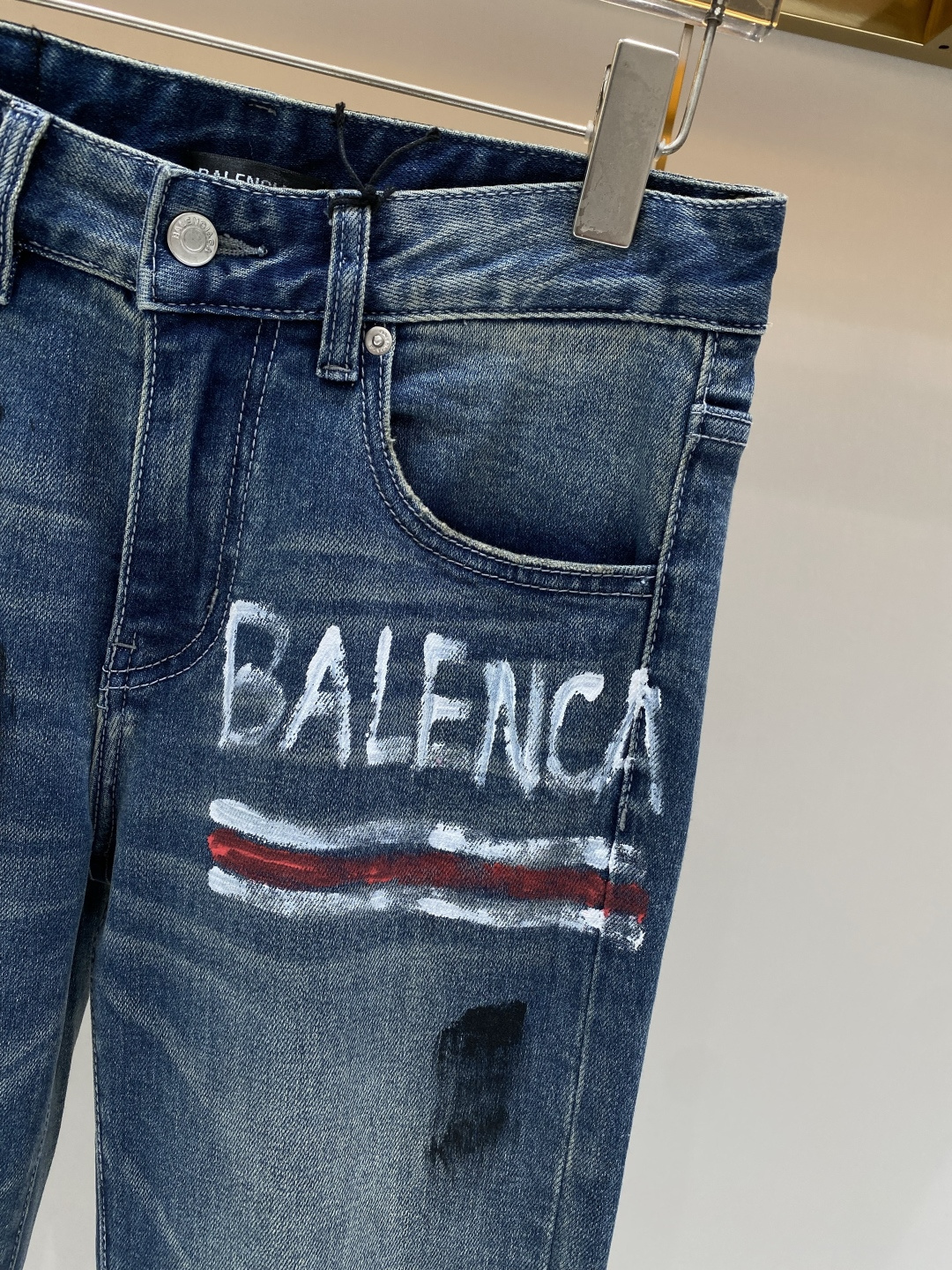 《𝙉𝙚𝙬🖤❤️巴黎家》2026最新品牛仔裤 专柜热销款 品味与价值共享 身穿着非常舒适 低调不失奢华 穿