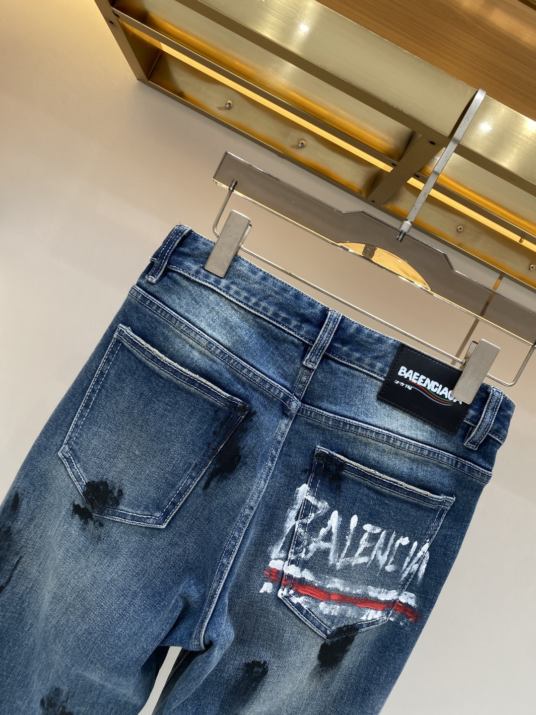 《𝙉𝙚𝙬🖤❤️巴黎家》2026最新品牛仔裤 专柜热销款 品味与价值共享 身穿着非常舒适 低调不失奢华 穿