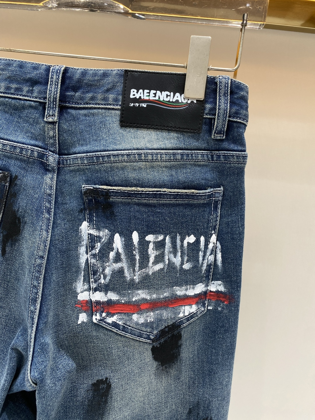 《𝙉𝙚𝙬🖤❤️巴黎家》2026最新品牛仔裤 专柜热销款 品味与价值共享 身穿着非常舒适 低调不失奢华 穿