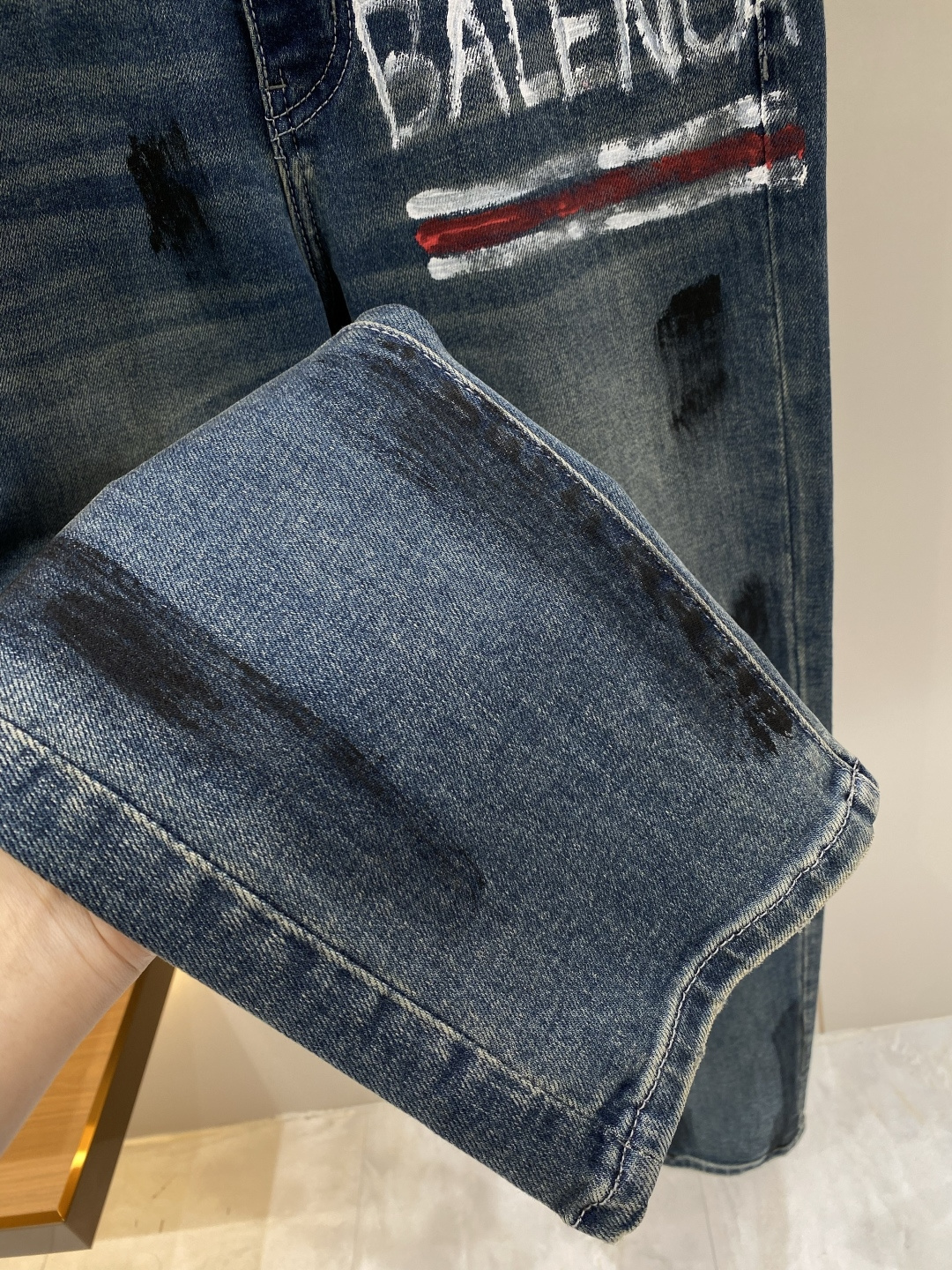 《𝙉𝙚𝙬🖤❤️巴黎家》2026最新品牛仔裤 专柜热销款 品味与价值共享 身穿着非常舒适 低调不失奢华 穿