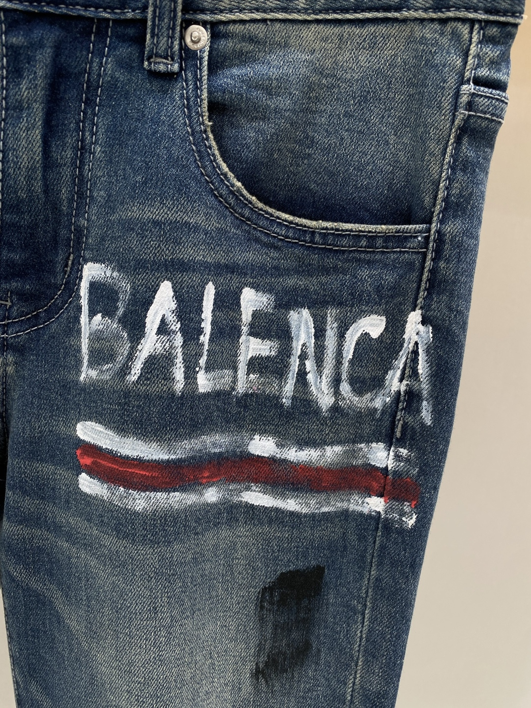 《𝙉𝙚𝙬🖤❤️巴黎家》2026最新品牛仔裤 专柜热销款 品味与价值共享 身穿着非常舒适 低调不失奢华 穿