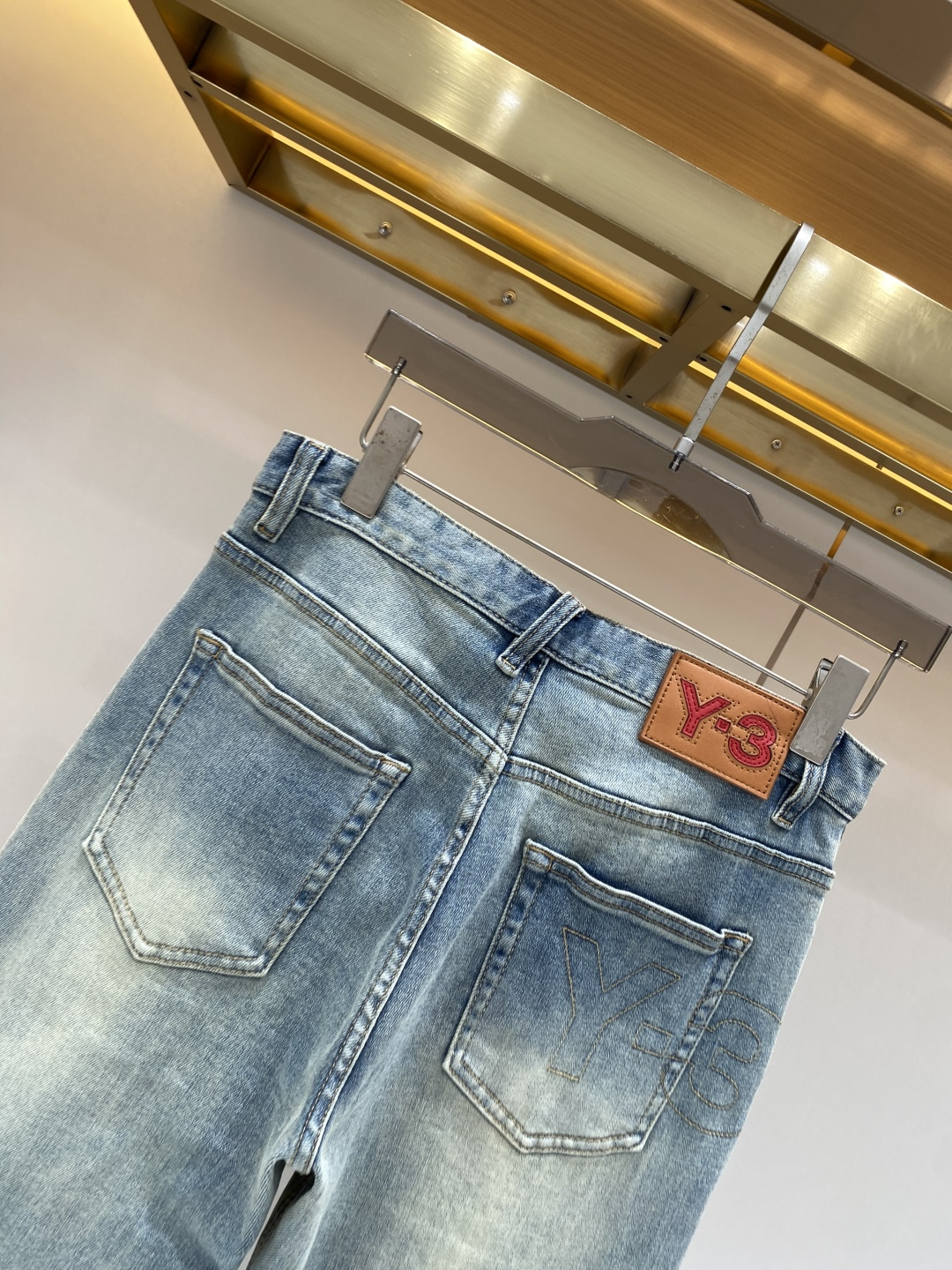 《𝙉𝙚𝙬🖤❤️Y3家》2026春款 牛仔 超级有范儿的一款牛仔裤，定制原版水洗牛仔面料，独特设计，顶级工