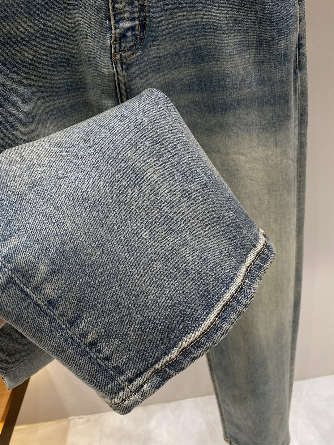 《𝙉𝙚𝙬🖤❤️Y3家》2026春款 牛仔 超级有范儿的一款牛仔裤，定制原版水洗牛仔面料，独特设计，顶级工