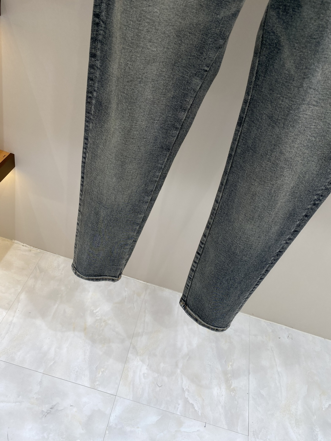 《𝙉𝙚𝙬🖤❤️芬家》2026春款 牛仔 超级有范儿的一款牛仔裤，定制原版水洗牛仔面料，独特设计，顶级工艺