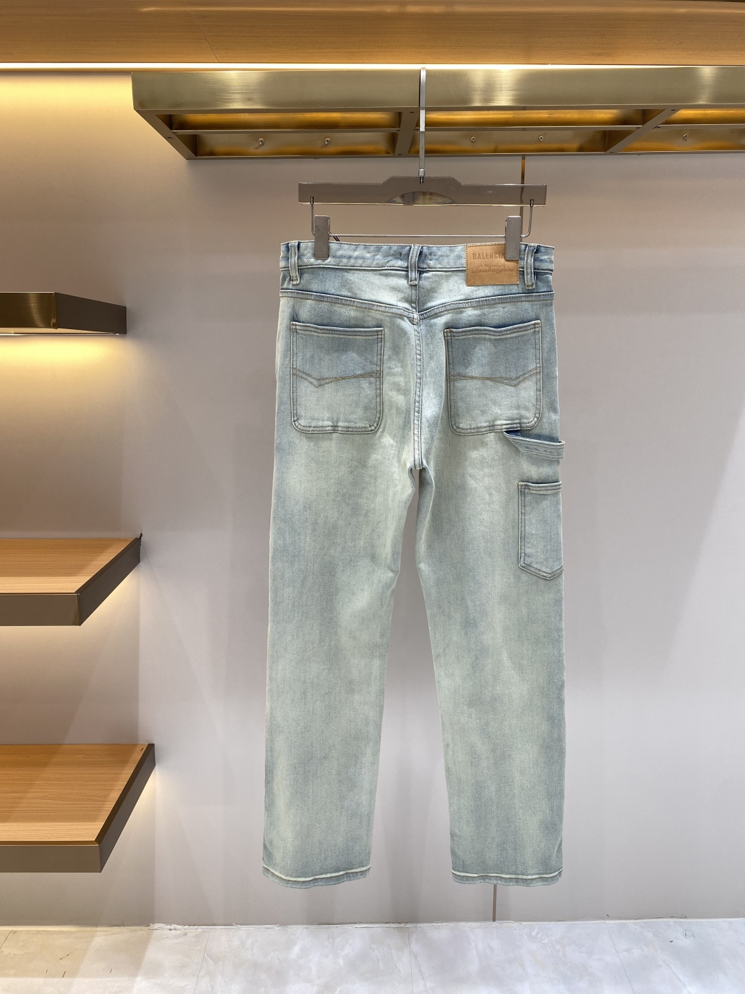 《𝙉𝙚𝙬🖤❤️巴黎家》2026春款 牛仔 超级有范儿的一款牛仔裤，定制原版水洗牛仔面料，独特设计，顶级工