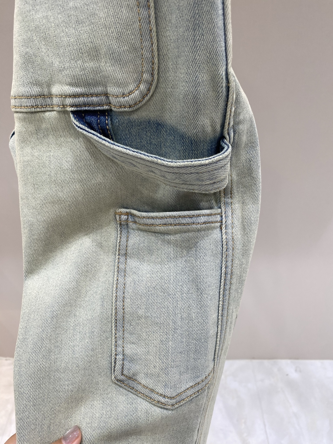 《𝙉𝙚𝙬🖤❤️巴黎家》2026春款 牛仔 超级有范儿的一款牛仔裤，定制原版水洗牛仔面料，独特设计，顶级工