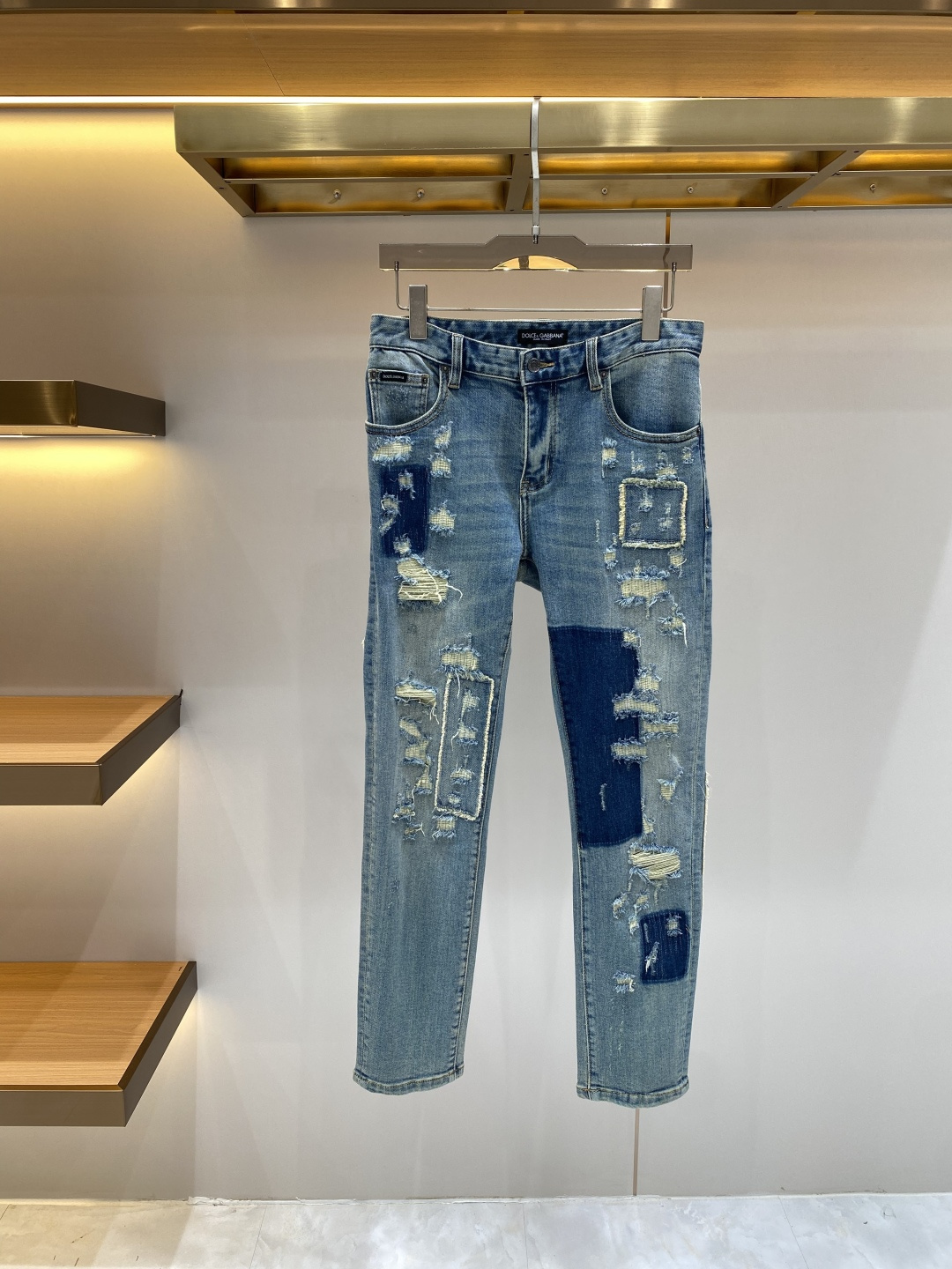 《𝙉𝙚𝙬🖤❤️DG家》2026春款 牛仔 超级有范儿的一款牛仔裤，定制原版水洗牛仔面料，独特设计，顶级工