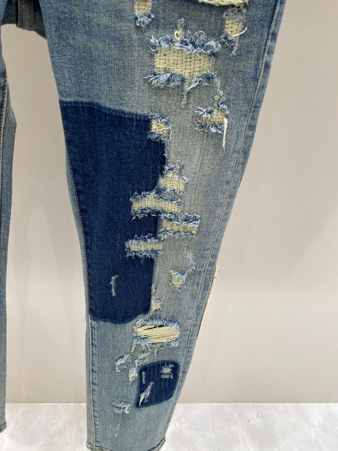 《𝙉𝙚𝙬🖤❤️DG家》2026春款 牛仔 超级有范儿的一款牛仔裤，定制原版水洗牛仔面料，独特设计，顶级工