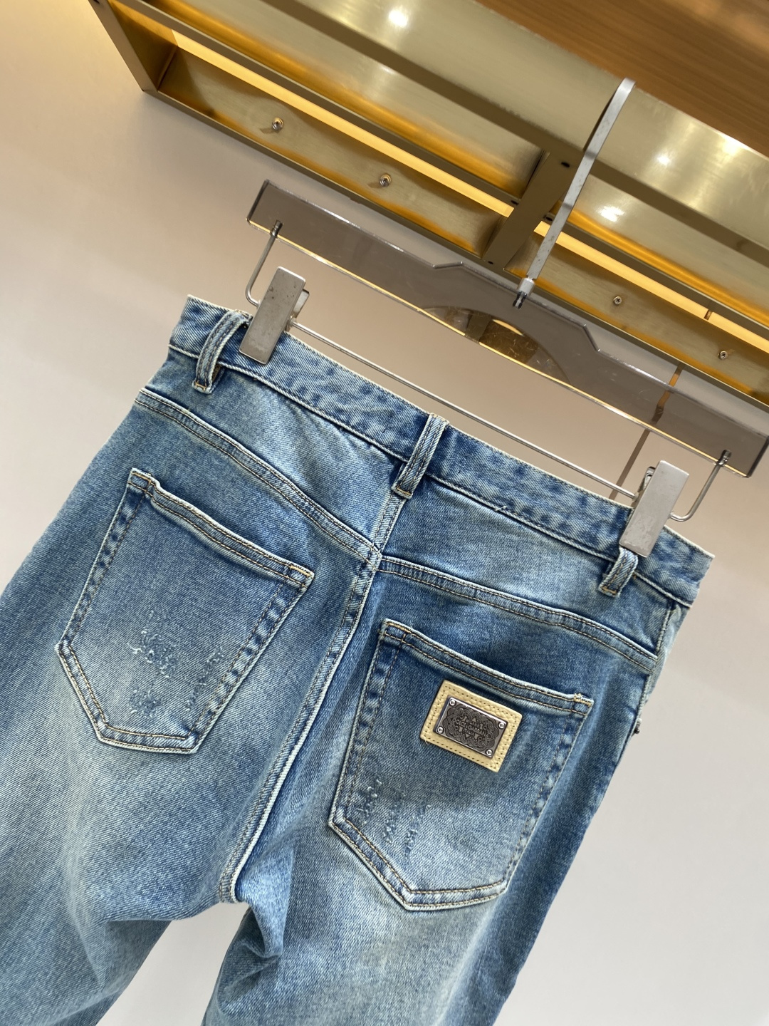 《𝙉𝙚𝙬🖤❤️DG家》2026春款 牛仔 超级有范儿的一款牛仔裤，定制原版水洗牛仔面料，独特设计，顶级工